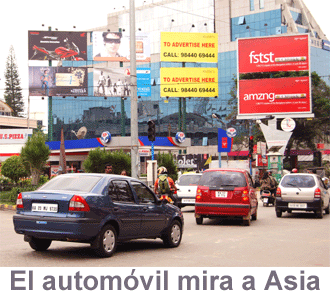 El automovil mira a Asia